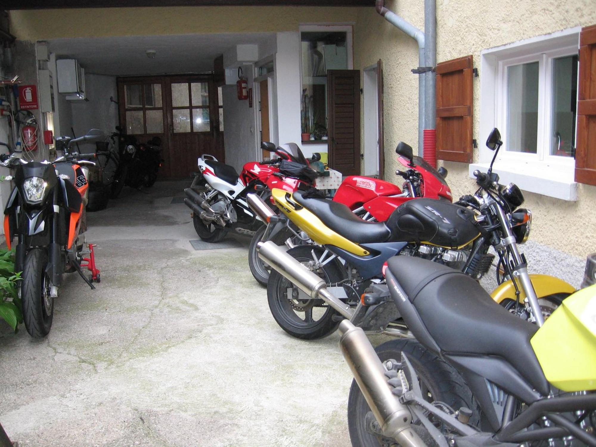 Albergo Alla Costa Bezzecca Luaran gambar