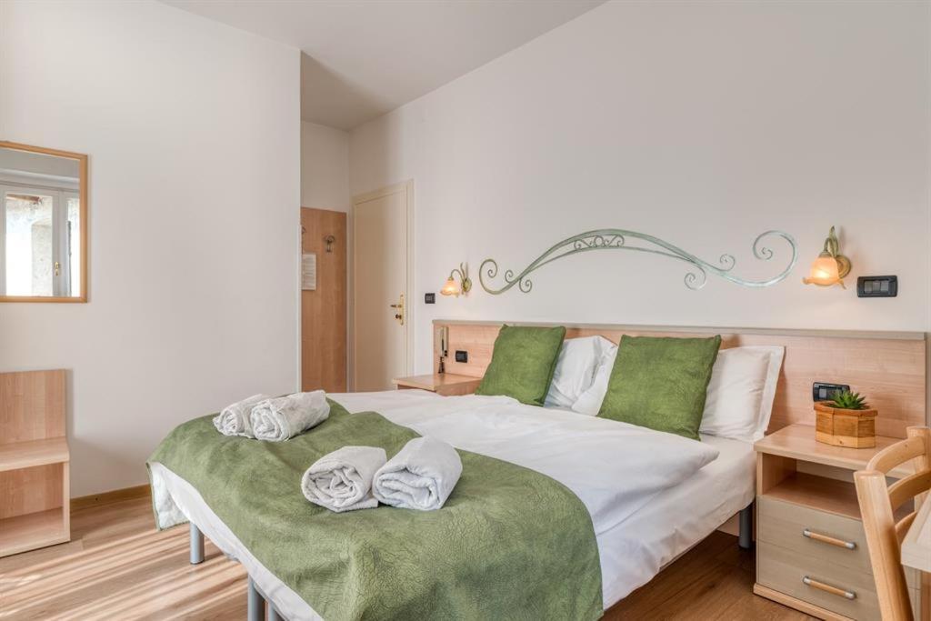 Albergo Alla Costa Bezzecca Luaran gambar