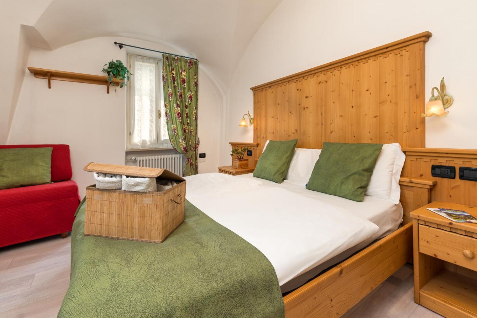 Albergo Alla Costa Bezzecca Luaran gambar