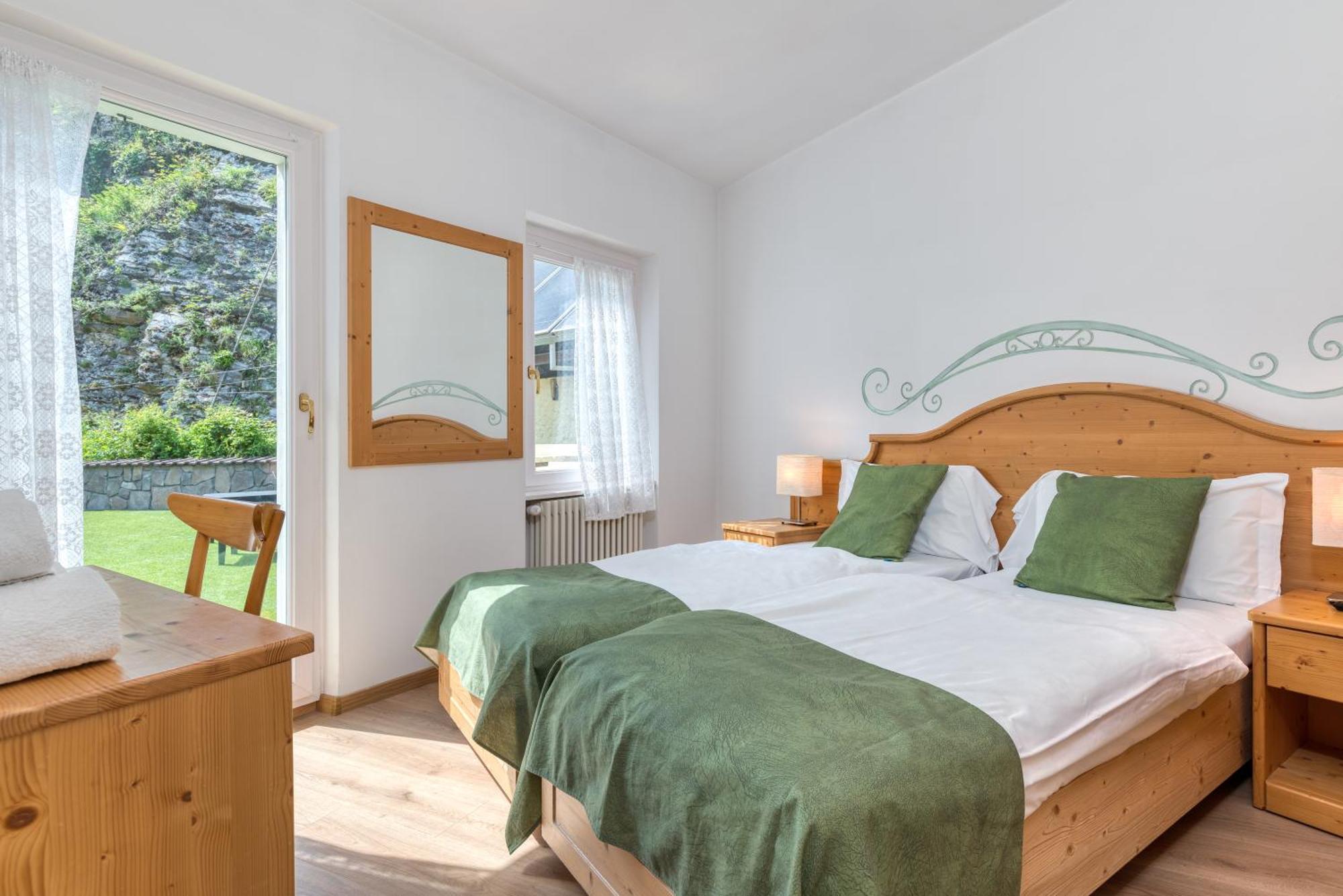 Albergo Alla Costa Bezzecca Luaran gambar