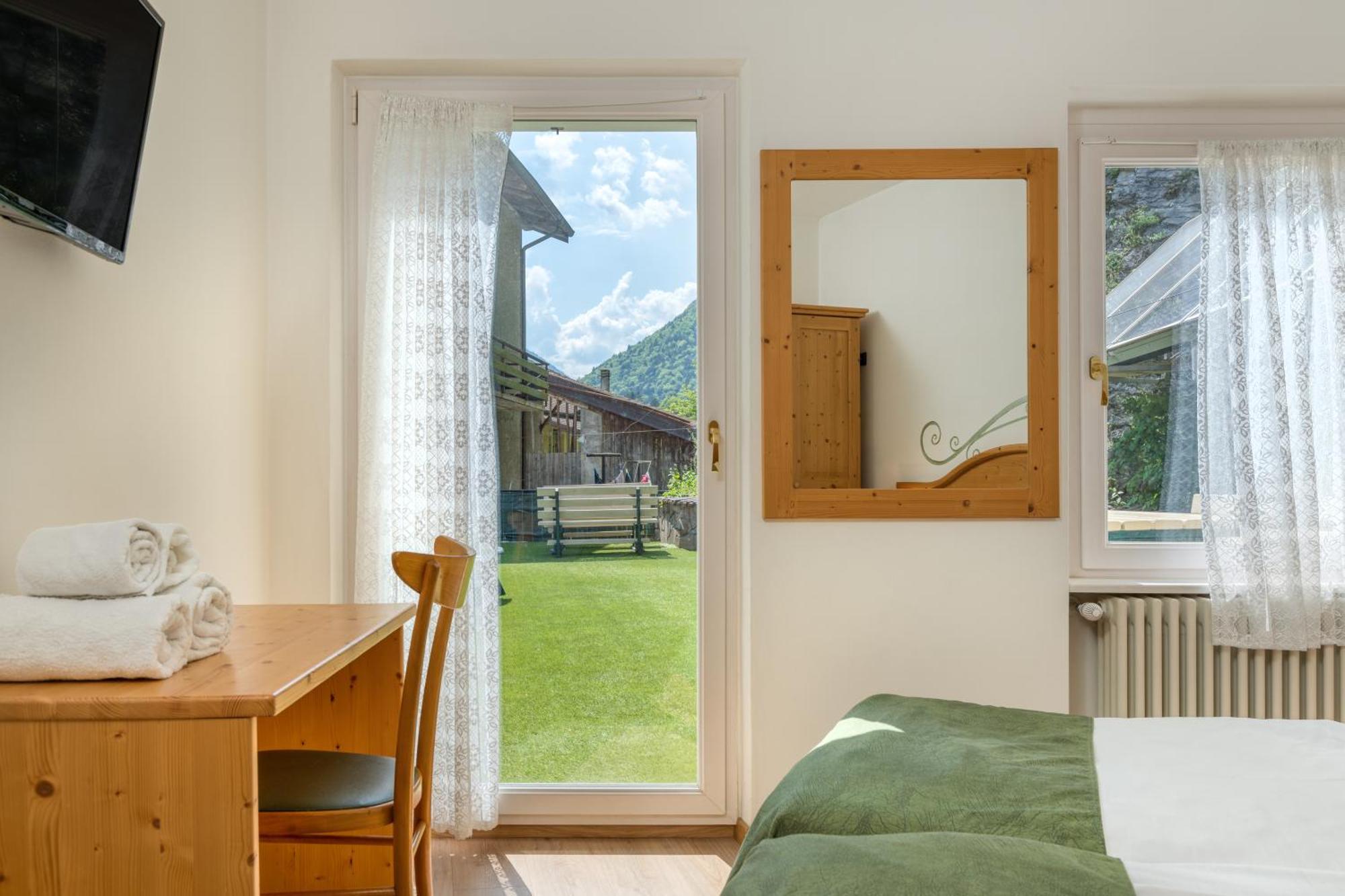 Albergo Alla Costa Bezzecca Luaran gambar