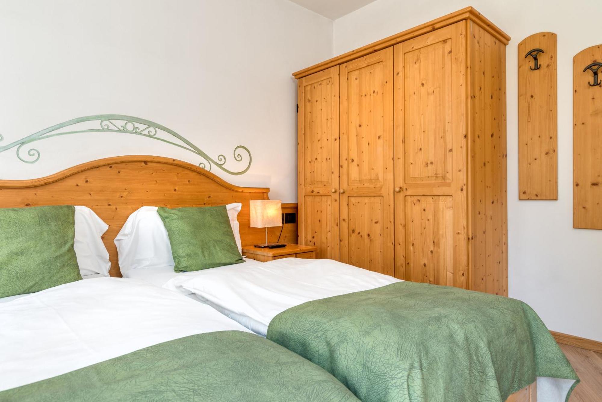 Albergo Alla Costa Bezzecca Luaran gambar