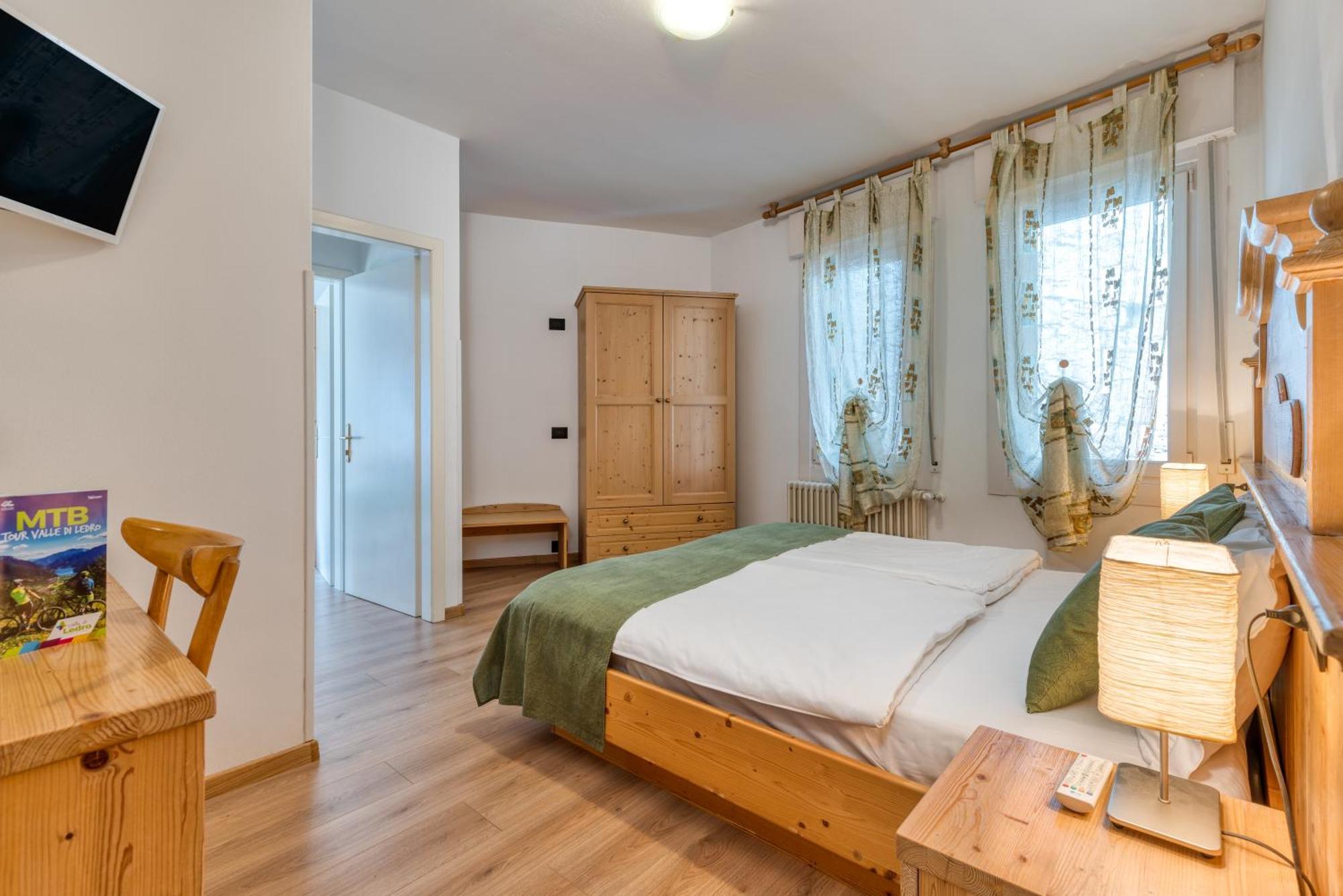 Albergo Alla Costa Bezzecca Luaran gambar