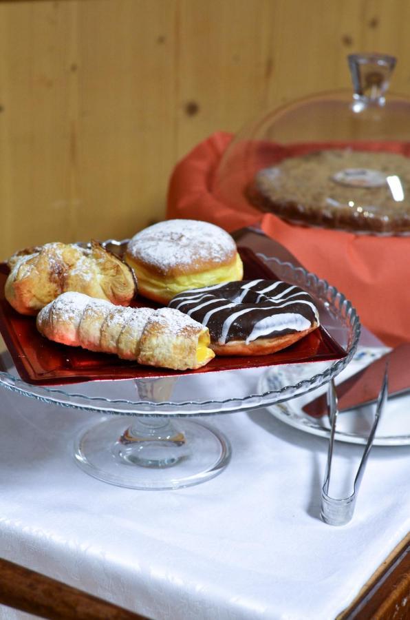 Albergo Alla Costa Bezzecca Luaran gambar