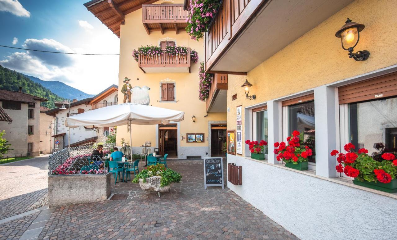 Albergo Alla Costa Bezzecca Luaran gambar